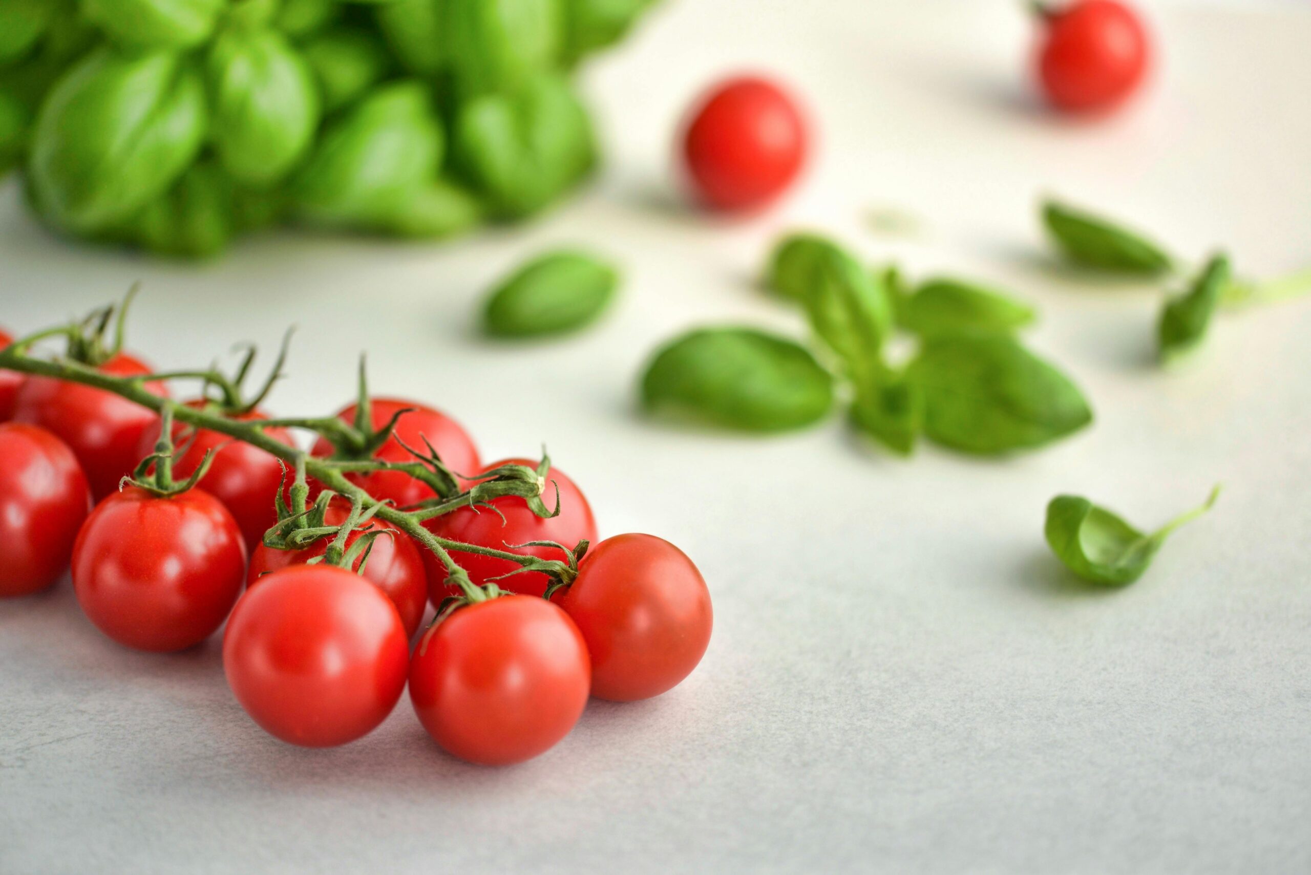 A picture of fresh cherry tomatoes.